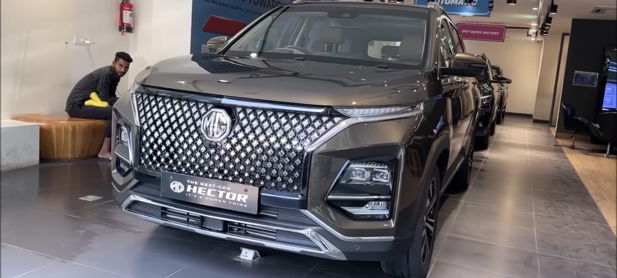 MG Hector Front Profile